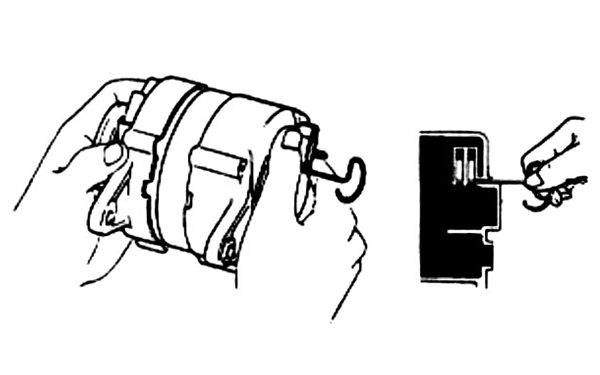 內(nèi)裝式電刷安裝圖-柴油發(fā)電機(jī)組.png